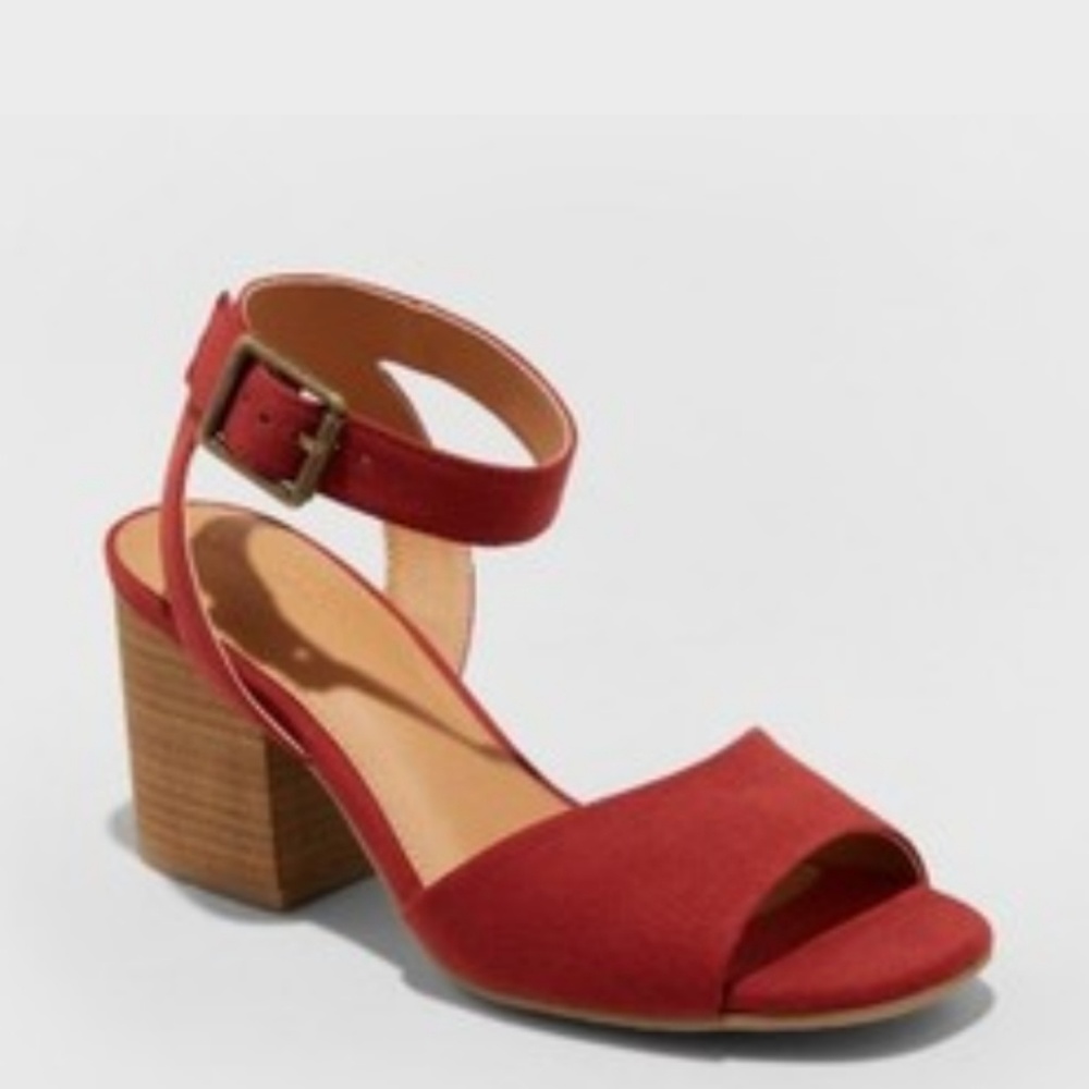 Women's heeled pumps sandals